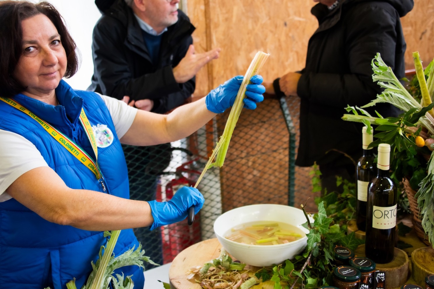▴ Preparing Food I Photo by Alessandro Tretti Gastaldello.